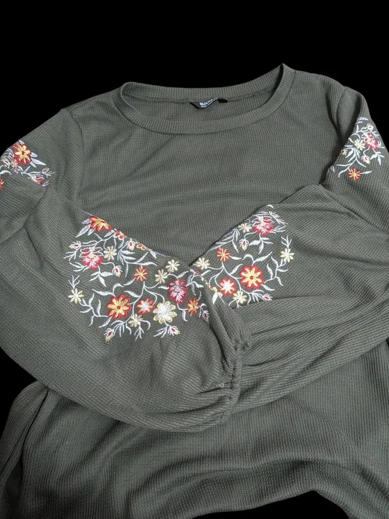 BloomChic Olive Green Balloon Sleeve Embroidered Top - Picture 2 of 4